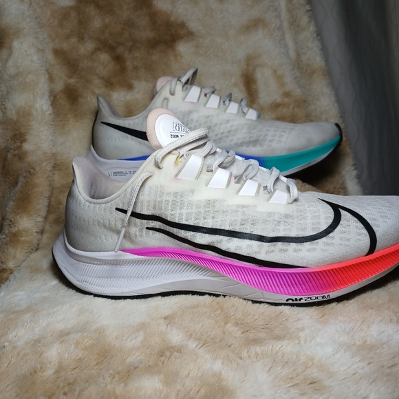 Nike Women's Air Zoom Pegasus 37 Running Shoes - Picture 1 of 8